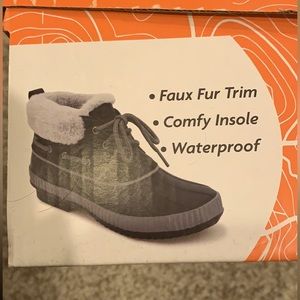 New super warm woman’s boots. Size 8.